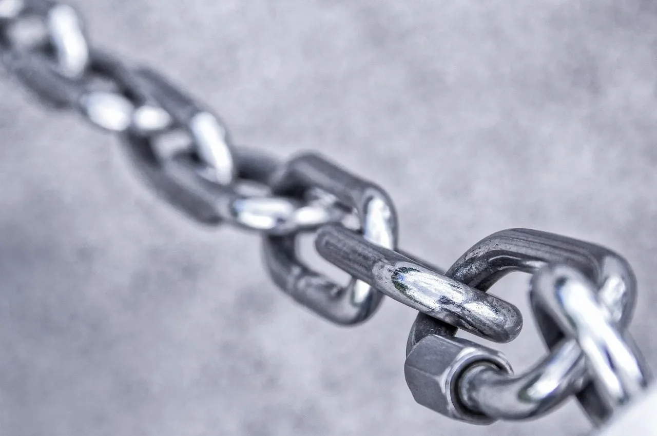 The Economics of Base Chain Onboarding With Low Fees